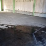 倉庫内で水を撒いての撮影